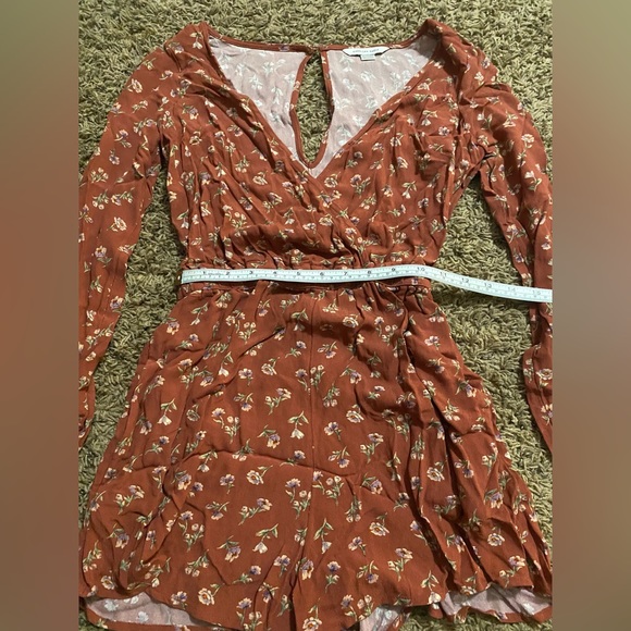 Women’s American Eagle Floral Romper - Picture 4 of 7
